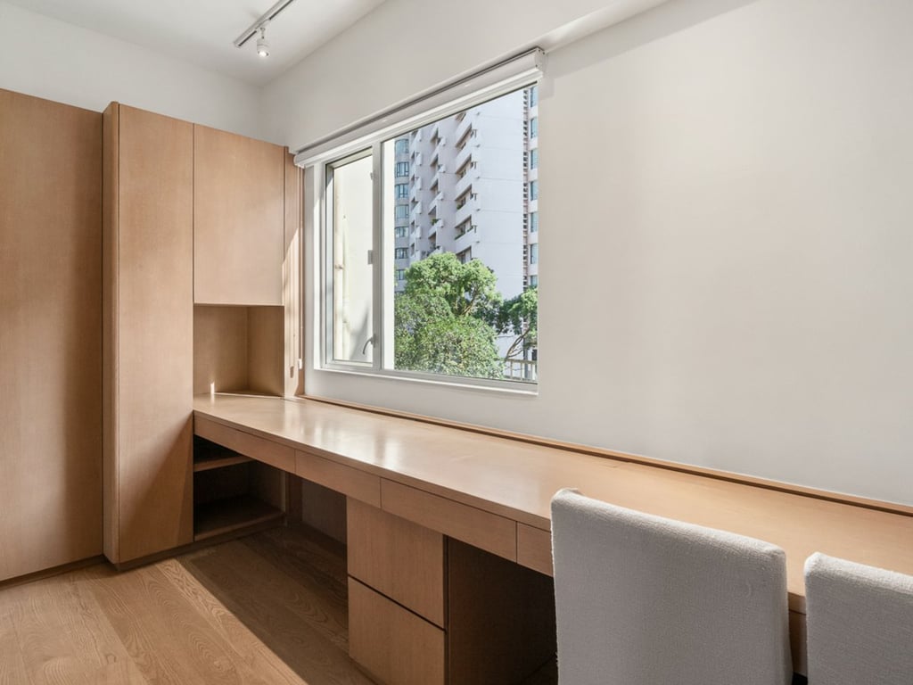 https://img.propertyraptor.com/cdn-cgi/imagedelivery/KD5bF_AFL0JDTbKLWF7z9g/ap8/ap8_001/hornet/prp/img/bf03183efb84596a308b2e33b5081029.jpg/public