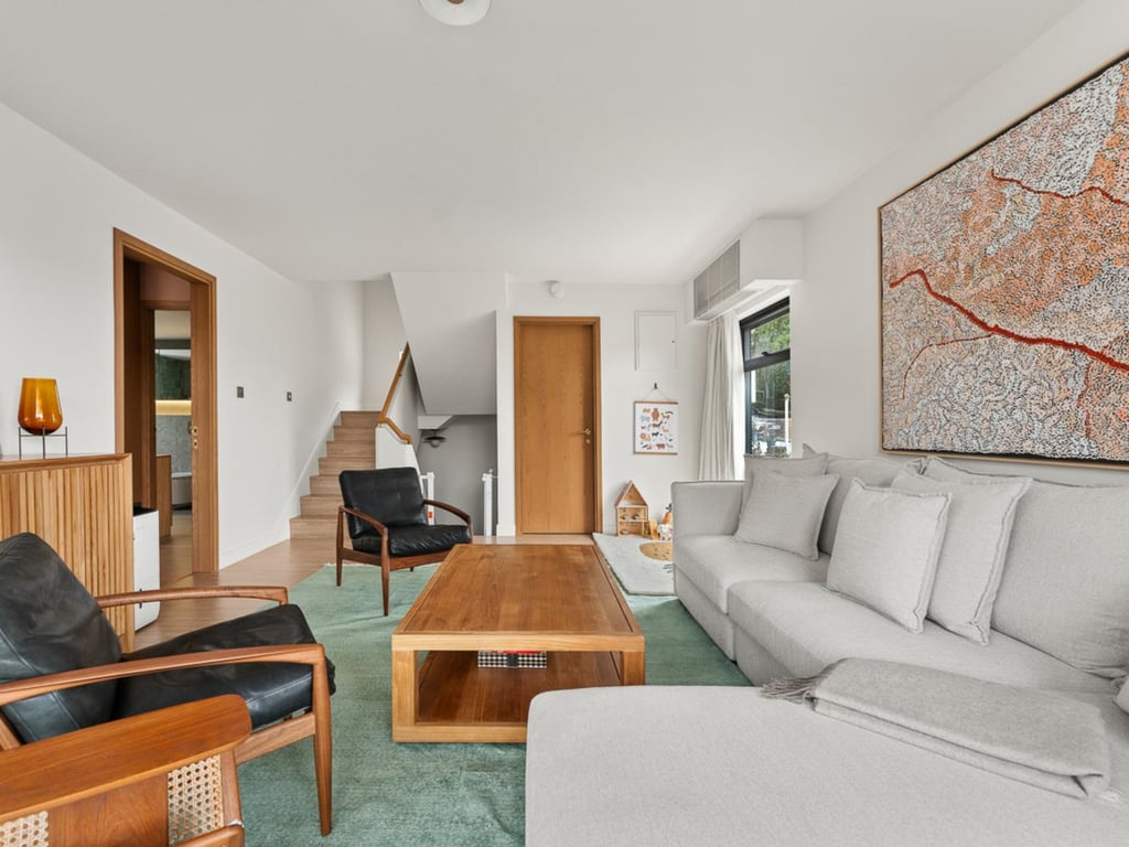 https://img.propertyraptor.com/cdn-cgi/imagedelivery/KD5bF_AFL0JDTbKLWF7z9g/ap8/ap8_001/hornet/prp/img/bf399826c7321b630c39cb0f507e99c3.jpg/public