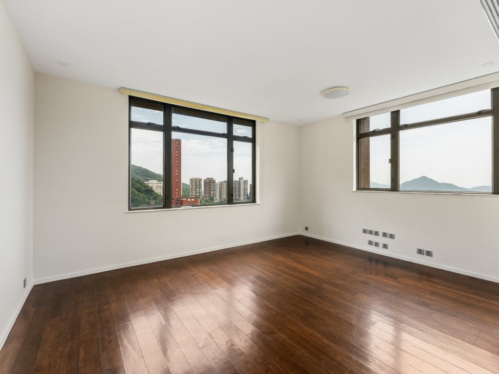 https://img.propertyraptor.com/cdn-cgi/imagedelivery/KD5bF_AFL0JDTbKLWF7z9g/ap8/ap8_001/hornet/prp/img/bf71d4d7f1d460a1cc626d18e95c2c8a.jpg/public
