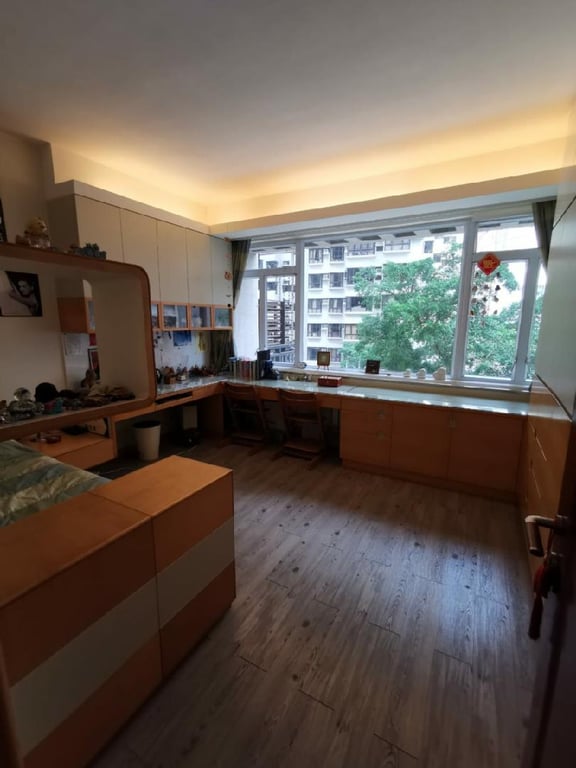 https://img.propertyraptor.com/cdn-cgi/imagedelivery/KD5bF_AFL0JDTbKLWF7z9g/ap8/ap8_001/hornet/prp/img/bf850e22b9f807e0430cb83a123276bc.jpg/public