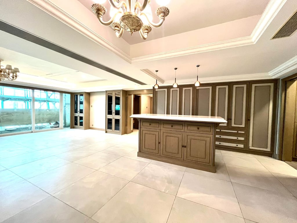 https://img.propertyraptor.com/cdn-cgi/imagedelivery/KD5bF_AFL0JDTbKLWF7z9g/ap8/ap8_001/hornet/prp/img/bfa5afacc7616fe7f0106bcc3ae42b3d-wtm.jpg/public