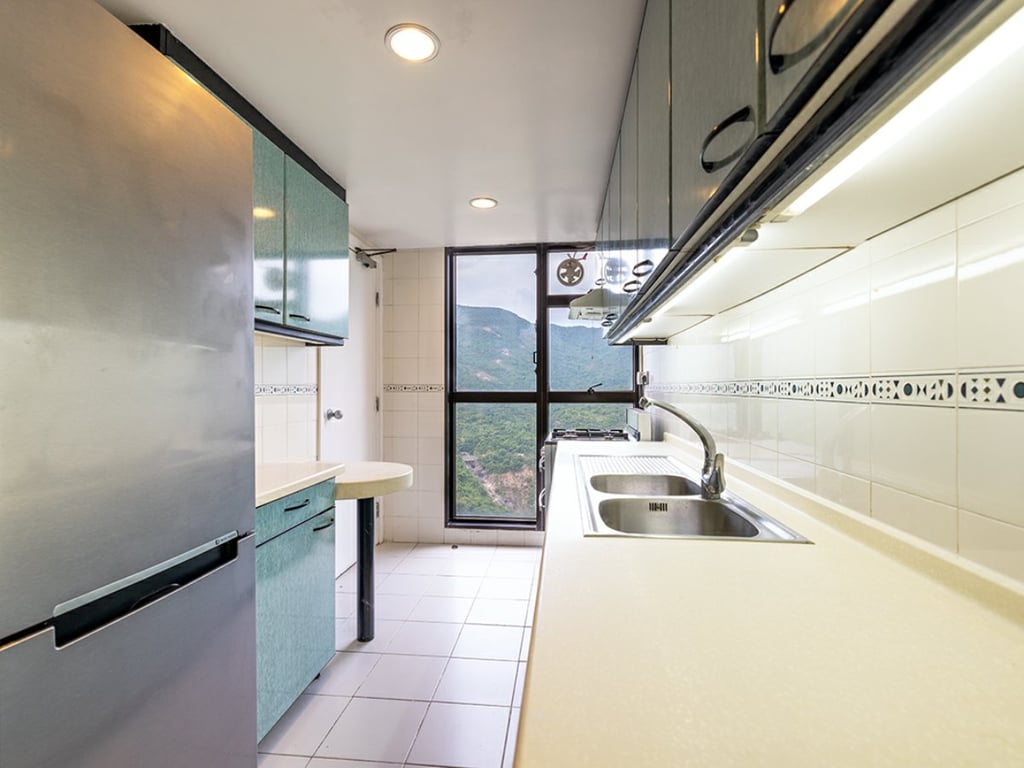 https://img.propertyraptor.com/cdn-cgi/imagedelivery/KD5bF_AFL0JDTbKLWF7z9g/ap8/ap8_001/hornet/prp/img/bfc011e41d04eae44ee5df168a7bb559.jpg/public