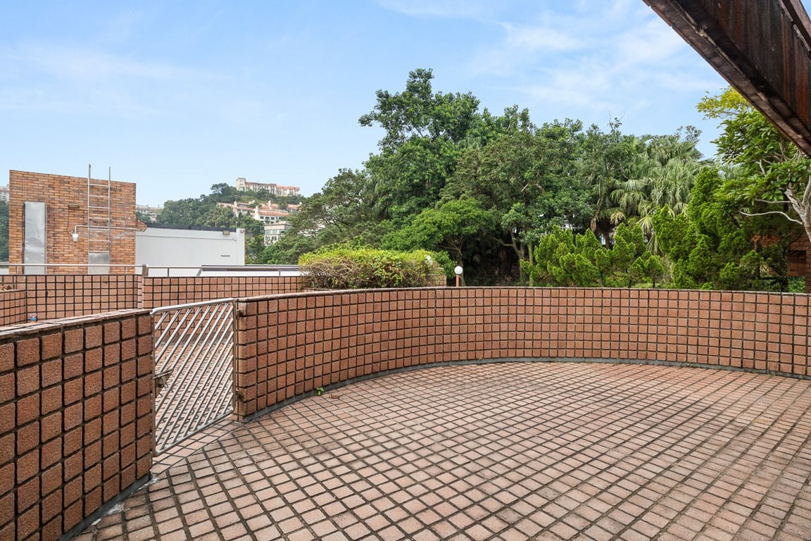 https://img.propertyraptor.com/cdn-cgi/imagedelivery/KD5bF_AFL0JDTbKLWF7z9g/ap8/ap8_001/hornet/prp/img/bfe650133cf77688c2b775db15e78e13-wtm.jpg/public