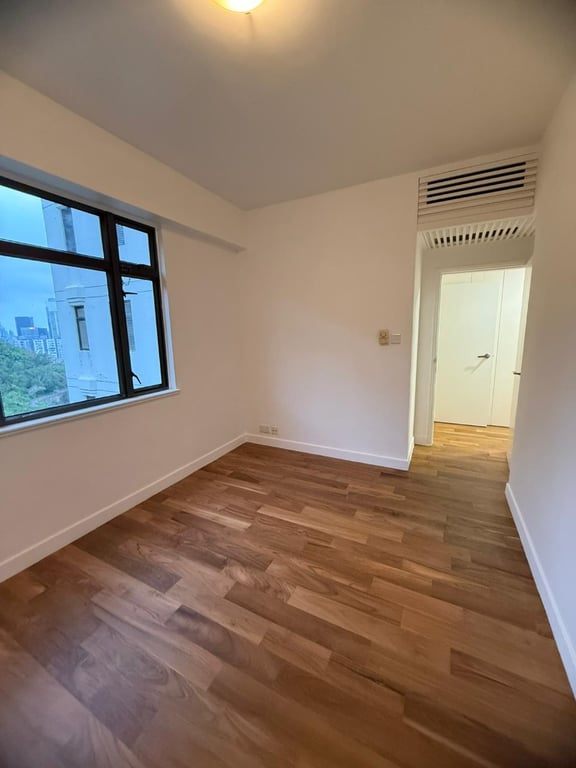 https://img.propertyraptor.com/cdn-cgi/imagedelivery/KD5bF_AFL0JDTbKLWF7z9g/ap8/ap8_001/hornet/prp/img/bffd878c61f8d3701cfbc2aad76f8eac-wtm.jpg/public