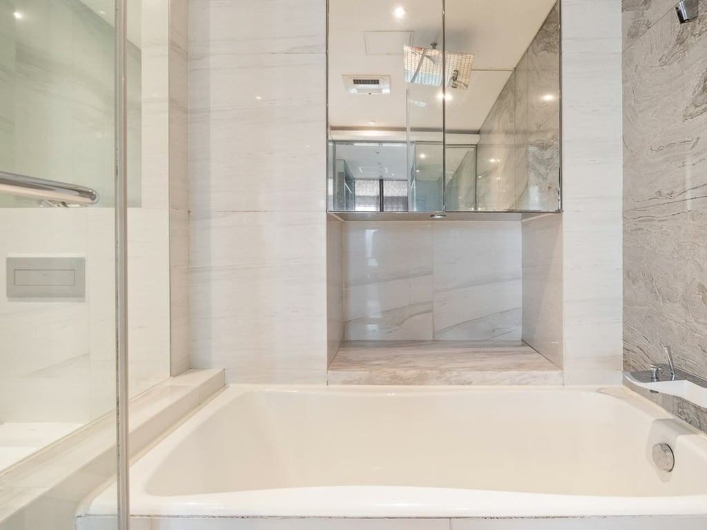 https://img.propertyraptor.com/cdn-cgi/imagedelivery/KD5bF_AFL0JDTbKLWF7z9g/ap8/ap8_001/hornet/prp/img/bffe5cb421e4e89e82322c8195722b9a.jpg/public