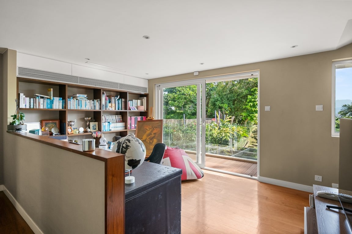 https://img.propertyraptor.com/cdn-cgi/imagedelivery/KD5bF_AFL0JDTbKLWF7z9g/ap8/ap8_001/hornet/prp/img/c01a9b2afd3d3e569ada2d3b28830d77-wtm.jpg/public