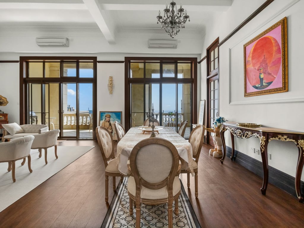 https://img.propertyraptor.com/cdn-cgi/imagedelivery/KD5bF_AFL0JDTbKLWF7z9g/ap8/ap8_001/hornet/prp/img/c02ff871bd209b9556f6597fceb248c5.jpg/public
