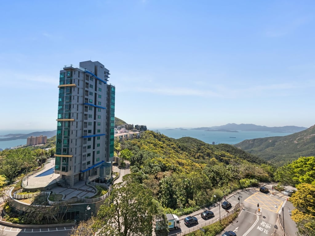 https://img.propertyraptor.com/cdn-cgi/imagedelivery/KD5bF_AFL0JDTbKLWF7z9g/ap8/ap8_001/hornet/prp/img/c048034b70f590b60e7c02a28c7393ff.jpg/public