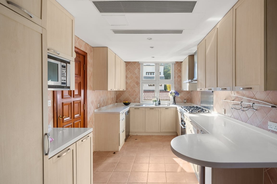 https://img.propertyraptor.com/cdn-cgi/imagedelivery/KD5bF_AFL0JDTbKLWF7z9g/ap8/ap8_001/hornet/prp/img/c052267ae4625204a1f97d53f001340b-wtm.jpg/public