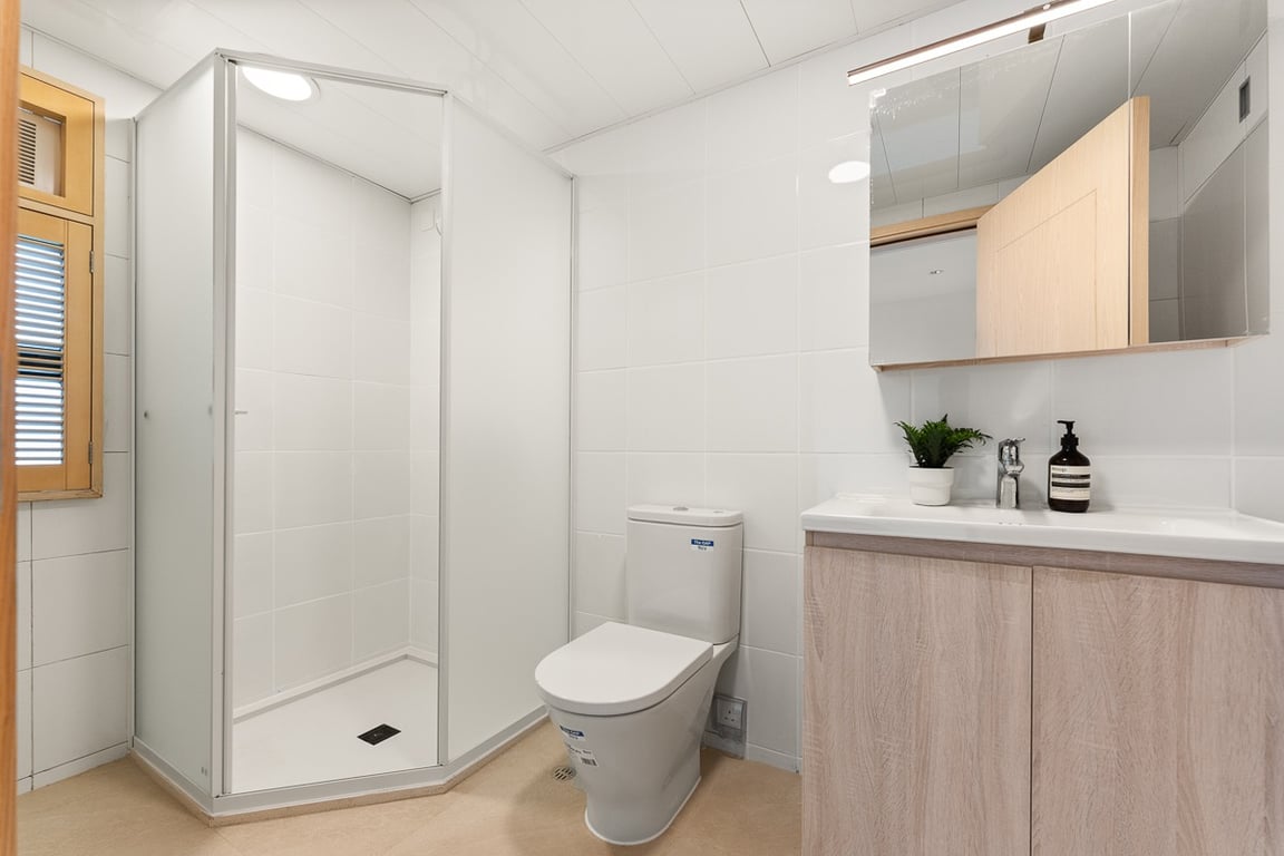 https://img.propertyraptor.com/cdn-cgi/imagedelivery/KD5bF_AFL0JDTbKLWF7z9g/ap8/ap8_001/hornet/prp/img/c05d900b8438f61bc8cef7726c42019e-wtm.jpg/public