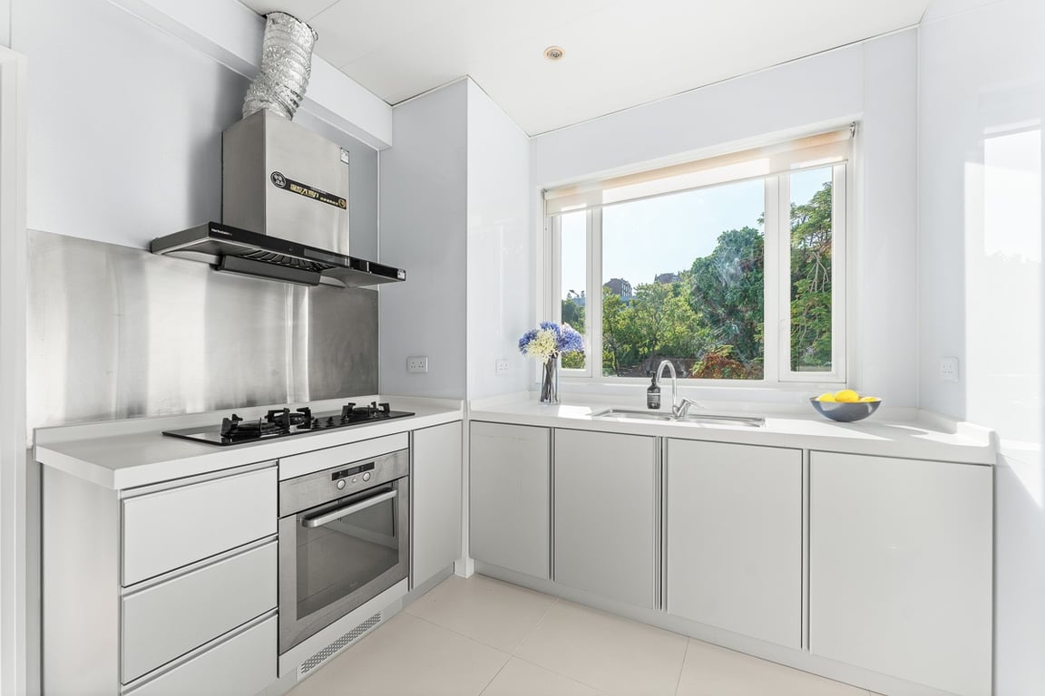 https://img.propertyraptor.com/cdn-cgi/imagedelivery/KD5bF_AFL0JDTbKLWF7z9g/ap8/ap8_001/hornet/prp/img/c08133d2f5f827269be96820fa69e870-wtm.jpg/public