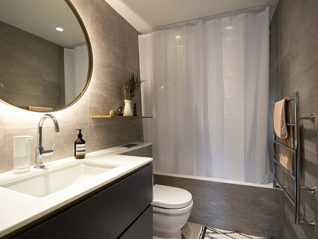 https://img.propertyraptor.com/cdn-cgi/imagedelivery/KD5bF_AFL0JDTbKLWF7z9g/ap8/ap8_001/hornet/prp/img/c0a409747a8014cbd0d8bb7c501560b2.jpg/public