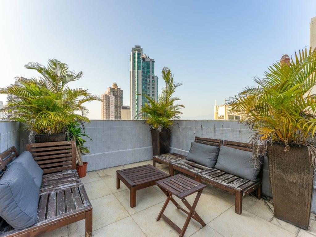 https://img.propertyraptor.com/cdn-cgi/imagedelivery/KD5bF_AFL0JDTbKLWF7z9g/ap8/ap8_001/hornet/prp/img/c0c132ab48002837962ff86817b7895b.jpg/public