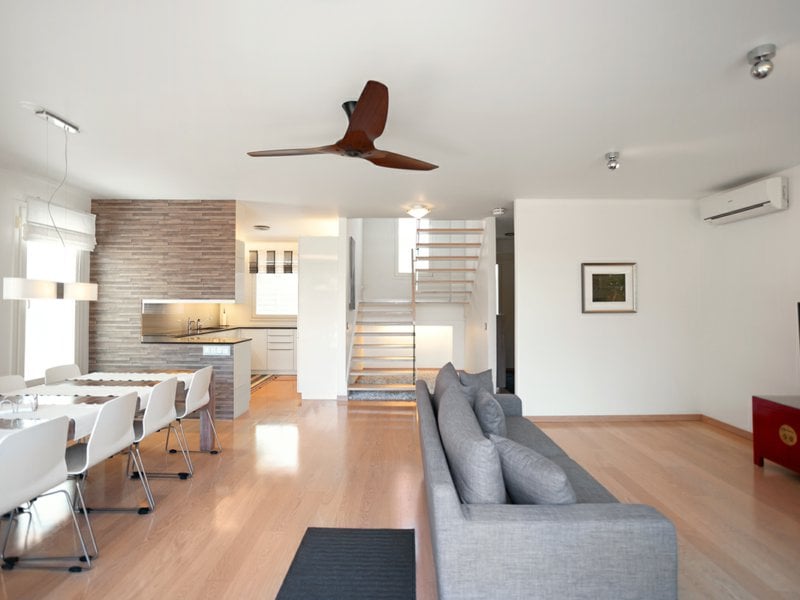 https://img.propertyraptor.com/cdn-cgi/imagedelivery/KD5bF_AFL0JDTbKLWF7z9g/ap8/ap8_001/hornet/prp/img/c0f7efb8d5ffacb1be65a7982cd8b051.jpg/public