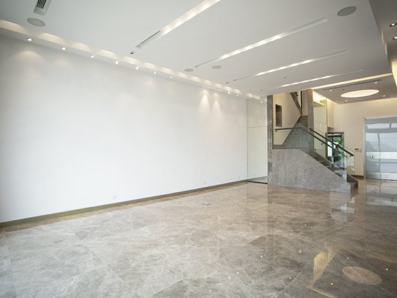 https://img.propertyraptor.com/cdn-cgi/imagedelivery/KD5bF_AFL0JDTbKLWF7z9g/ap8/ap8_001/hornet/prp/img/c0f83e8c59eb2bd2bff50868257f1a49.jpg/public