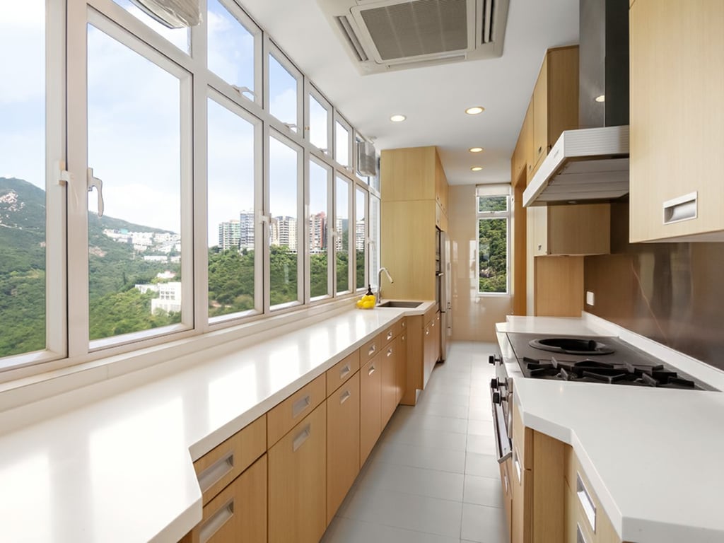 https://img.propertyraptor.com/cdn-cgi/imagedelivery/KD5bF_AFL0JDTbKLWF7z9g/ap8/ap8_001/hornet/prp/img/c0fece9aa2472efbb38ba4ae814c55e3.jpg/public