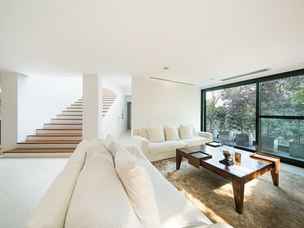 https://img.propertyraptor.com/cdn-cgi/imagedelivery/KD5bF_AFL0JDTbKLWF7z9g/ap8/ap8_001/hornet/prp/img/c129a28e975ccd25bf82771b8a79e7b5.jpg/public