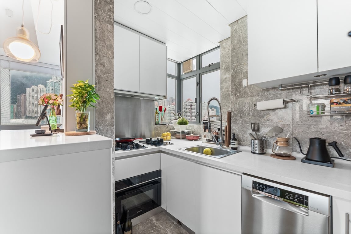 https://img.propertyraptor.com/cdn-cgi/imagedelivery/KD5bF_AFL0JDTbKLWF7z9g/ap8/ap8_001/hornet/prp/img/c19eae133ed5fe52e49b3d5dbb80c260-wtm.jpg/public