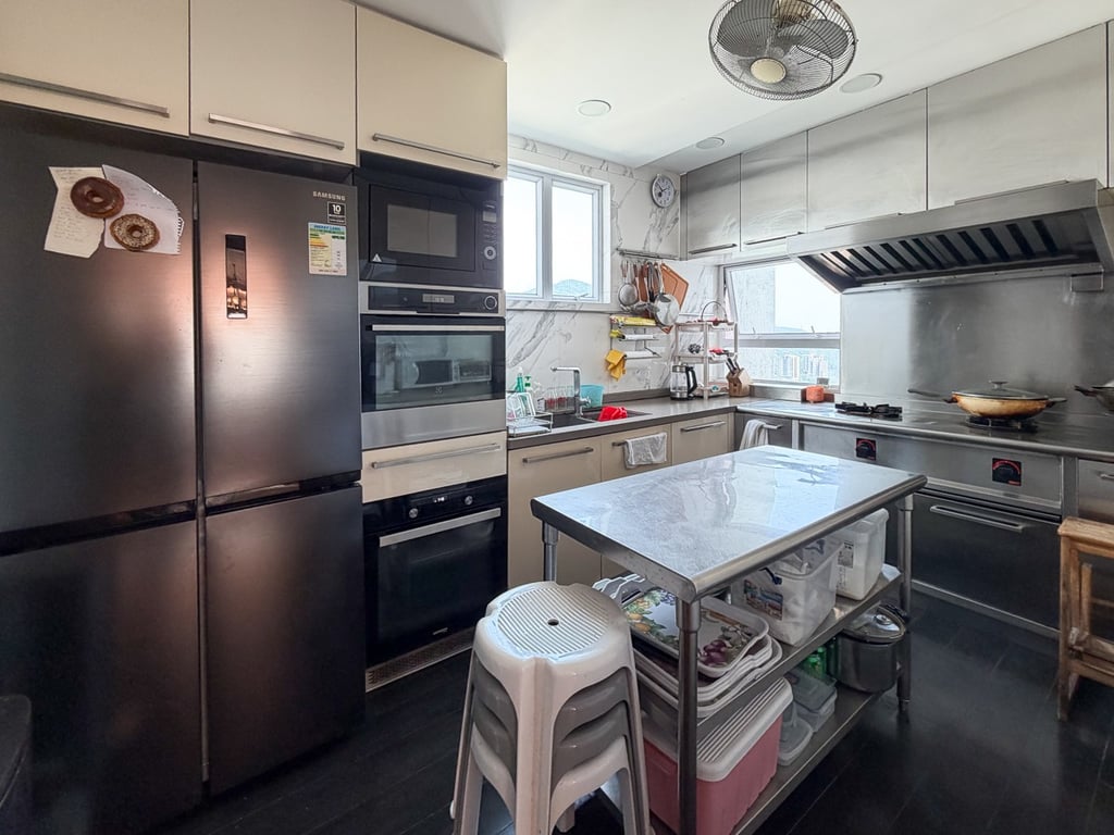 https://img.propertyraptor.com/cdn-cgi/imagedelivery/KD5bF_AFL0JDTbKLWF7z9g/ap8/ap8_001/hornet/prp/img/c1ceee2d7155d456da23487c88496214-wtm.jpg/public