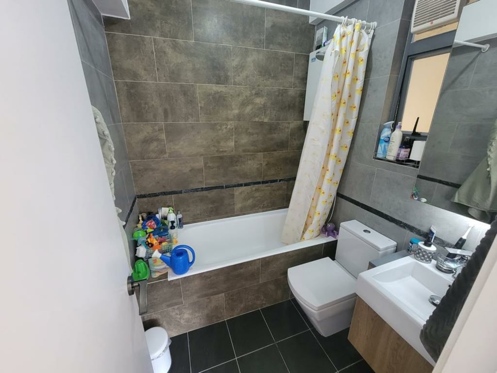 https://img.propertyraptor.com/cdn-cgi/imagedelivery/KD5bF_AFL0JDTbKLWF7z9g/ap8/ap8_001/hornet/prp/img/c1d20b544bc09cfa399dd283bd415e91.jpg/public