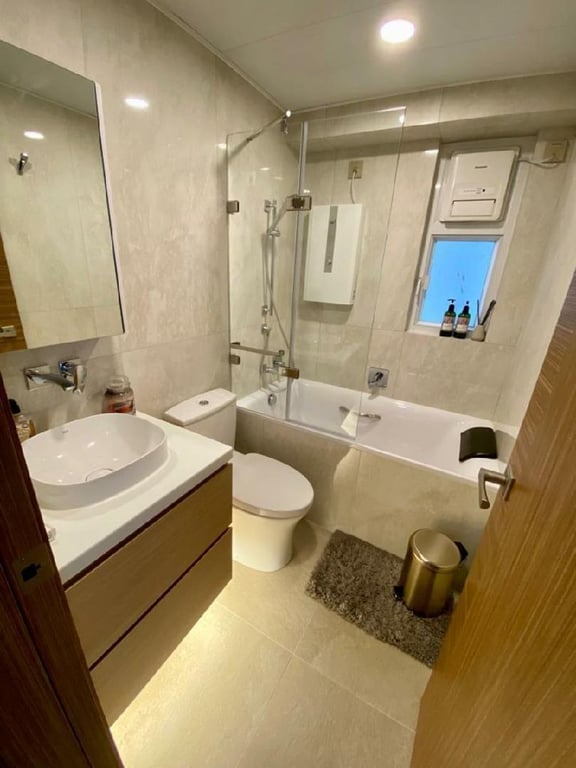 https://img.propertyraptor.com/cdn-cgi/imagedelivery/KD5bF_AFL0JDTbKLWF7z9g/ap8/ap8_001/hornet/prp/img/c1fae067d4dc34d7cc9658bb694a3648-wtm.jpg/public