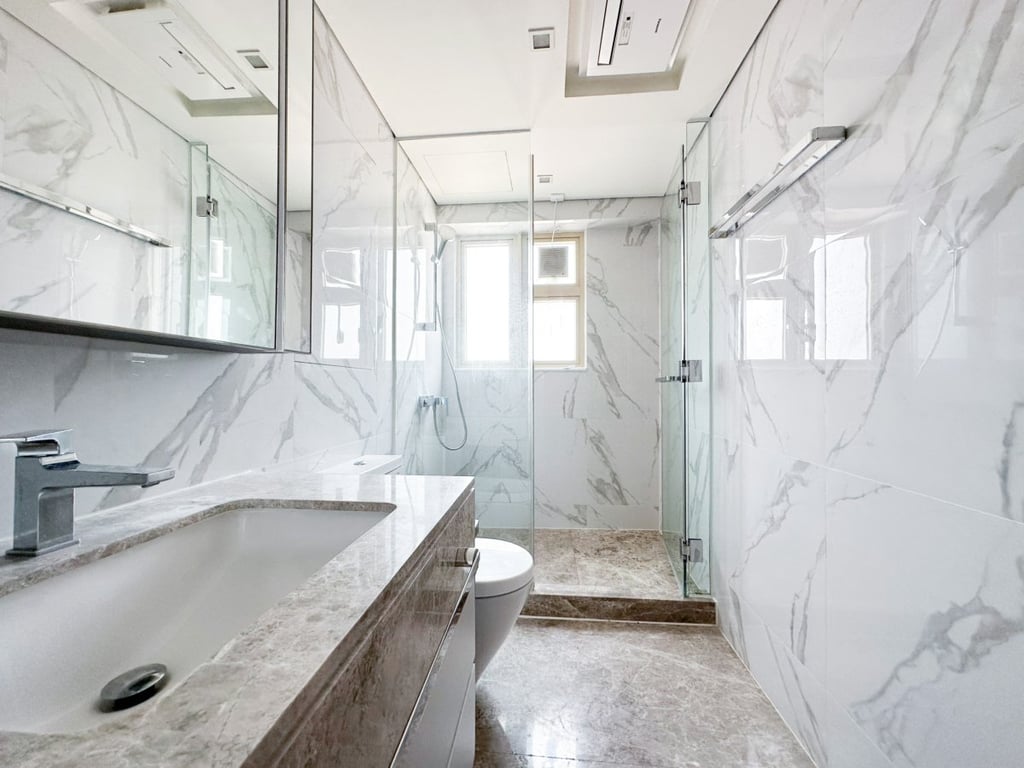 https://img.propertyraptor.com/cdn-cgi/imagedelivery/KD5bF_AFL0JDTbKLWF7z9g/ap8/ap8_001/hornet/prp/img/c1fdc9295ac33be97797b7ee668ce7b1.jpg/public