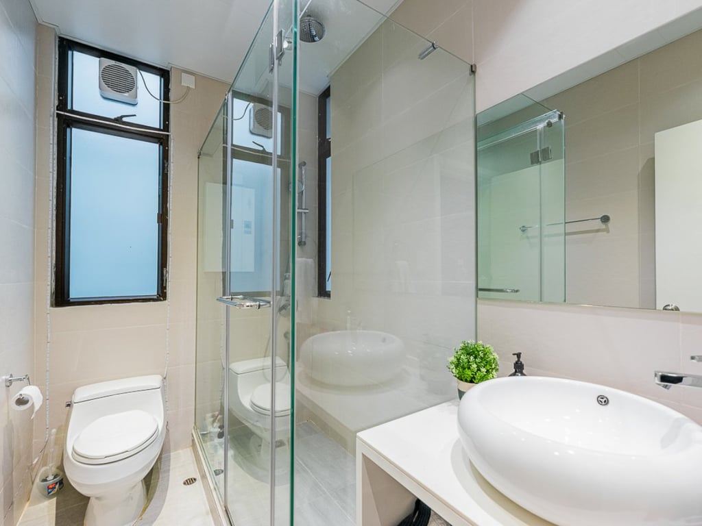 https://img.propertyraptor.com/cdn-cgi/imagedelivery/KD5bF_AFL0JDTbKLWF7z9g/ap8/ap8_001/hornet/prp/img/c2666ec770c404ef941535942d1e00dd.jpg/public