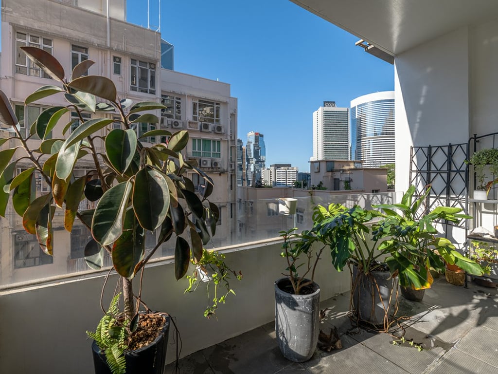 https://img.propertyraptor.com/cdn-cgi/imagedelivery/KD5bF_AFL0JDTbKLWF7z9g/ap8/ap8_001/hornet/prp/img/c2959d2956f68f798ebeed762133f630.jpg/public