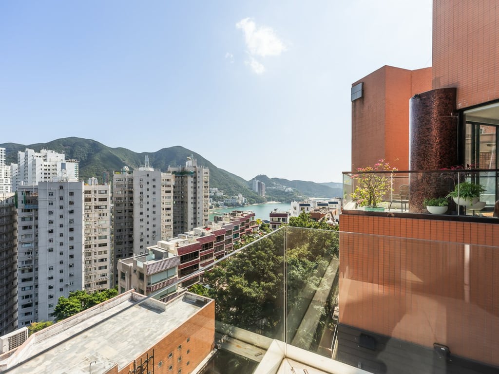https://img.propertyraptor.com/cdn-cgi/imagedelivery/KD5bF_AFL0JDTbKLWF7z9g/ap8/ap8_001/hornet/prp/img/c297ee41b45d76a884d60faeb3f21df2.jpg/public