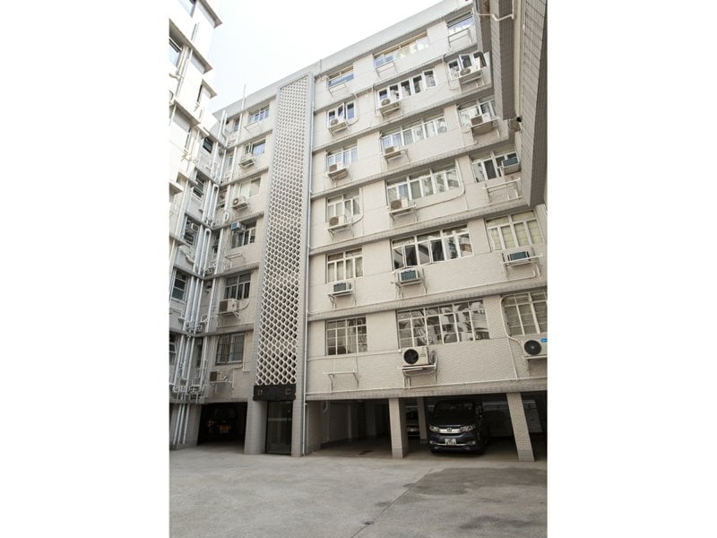 https://img.propertyraptor.com/cdn-cgi/imagedelivery/KD5bF_AFL0JDTbKLWF7z9g/ap8/ap8_001/hornet/prp/img/c30406e534fb03e7fdf009edf75197ea.jpg/public