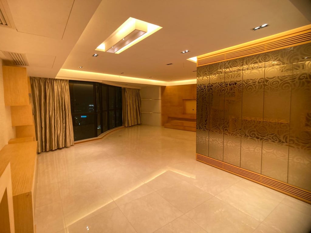 Dynasty Court