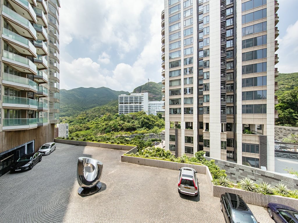 https://img.propertyraptor.com/cdn-cgi/imagedelivery/KD5bF_AFL0JDTbKLWF7z9g/ap8/ap8_001/hornet/prp/img/c319b192c86fdf5ab7e052ebe664aa6c.jpg/public