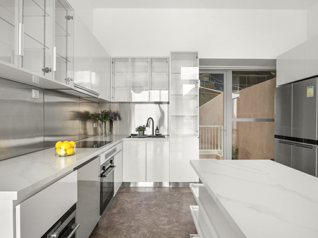 https://img.propertyraptor.com/cdn-cgi/imagedelivery/KD5bF_AFL0JDTbKLWF7z9g/ap8/ap8_001/hornet/prp/img/c31fcdd2a6f3457ec25a0430c431251c-wtm.jpg/public