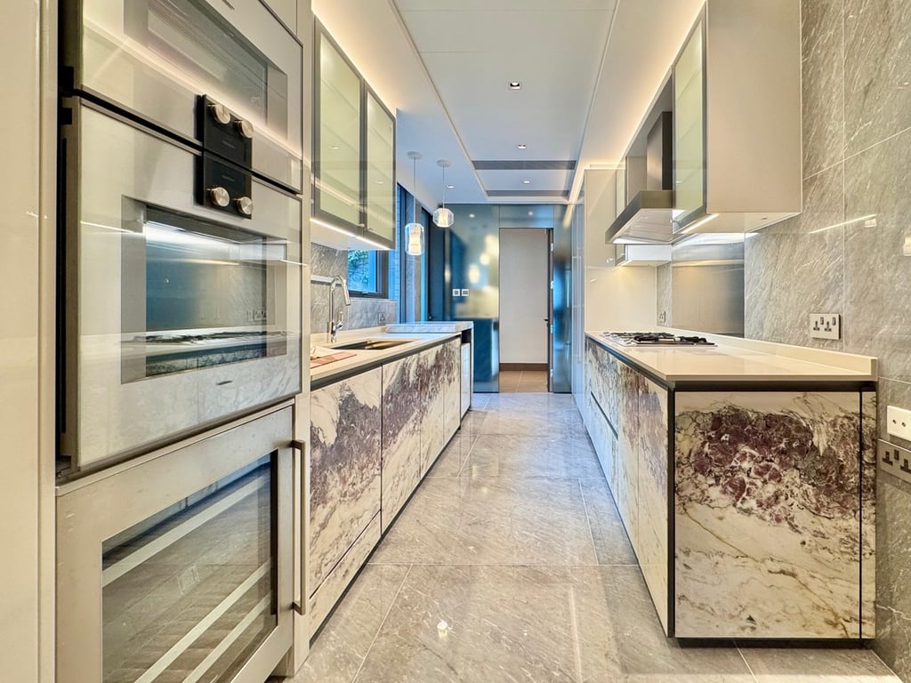 https://img.propertyraptor.com/cdn-cgi/imagedelivery/KD5bF_AFL0JDTbKLWF7z9g/ap8/ap8_001/hornet/prp/img/c34d5b957365f9ab062b3ceb687a55bc-wtm.jpg/public