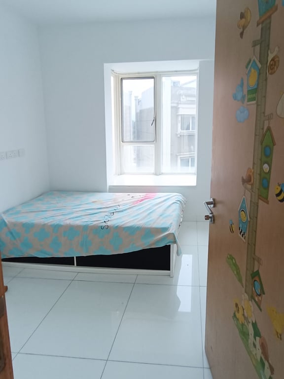 https://img.propertyraptor.com/cdn-cgi/imagedelivery/KD5bF_AFL0JDTbKLWF7z9g/ap8/ap8_001/hornet/prp/img/c36c2aace321fbdb1bbe05afe0b66751-wtm.jpg/public