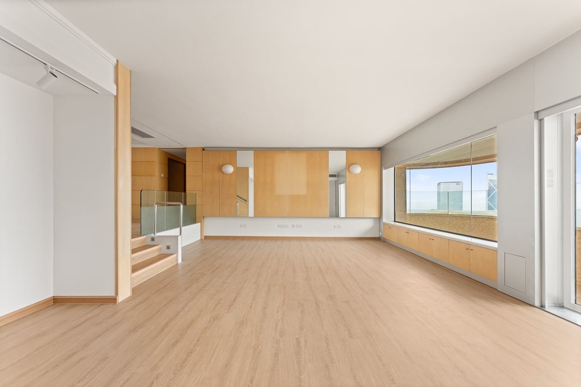 https://img.propertyraptor.com/cdn-cgi/imagedelivery/KD5bF_AFL0JDTbKLWF7z9g/ap8/ap8_001/hornet/prp/img/c37833c3666217d8debc1bbde9b31d1f-wtm.jpg/public