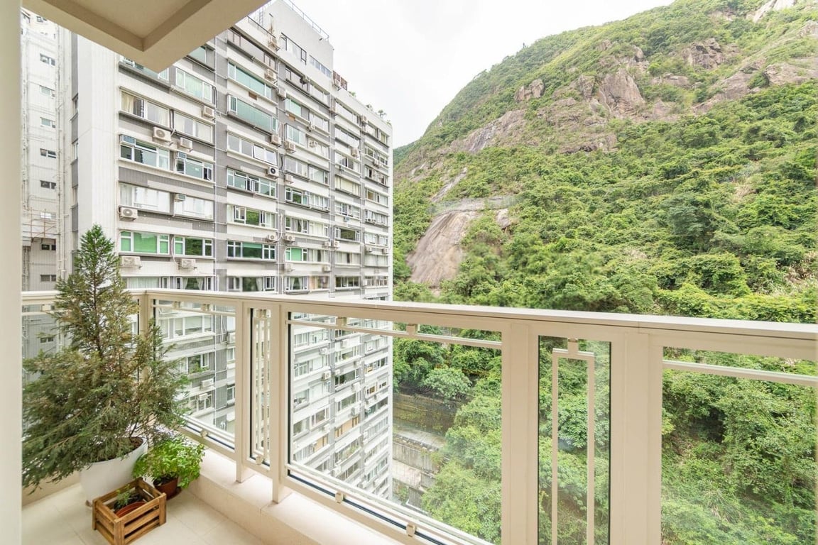 https://img.propertyraptor.com/cdn-cgi/imagedelivery/KD5bF_AFL0JDTbKLWF7z9g/ap8/ap8_001/hornet/prp/img/c3830148da305b5c42678ec5e9f232ec-wtm.jpg/public