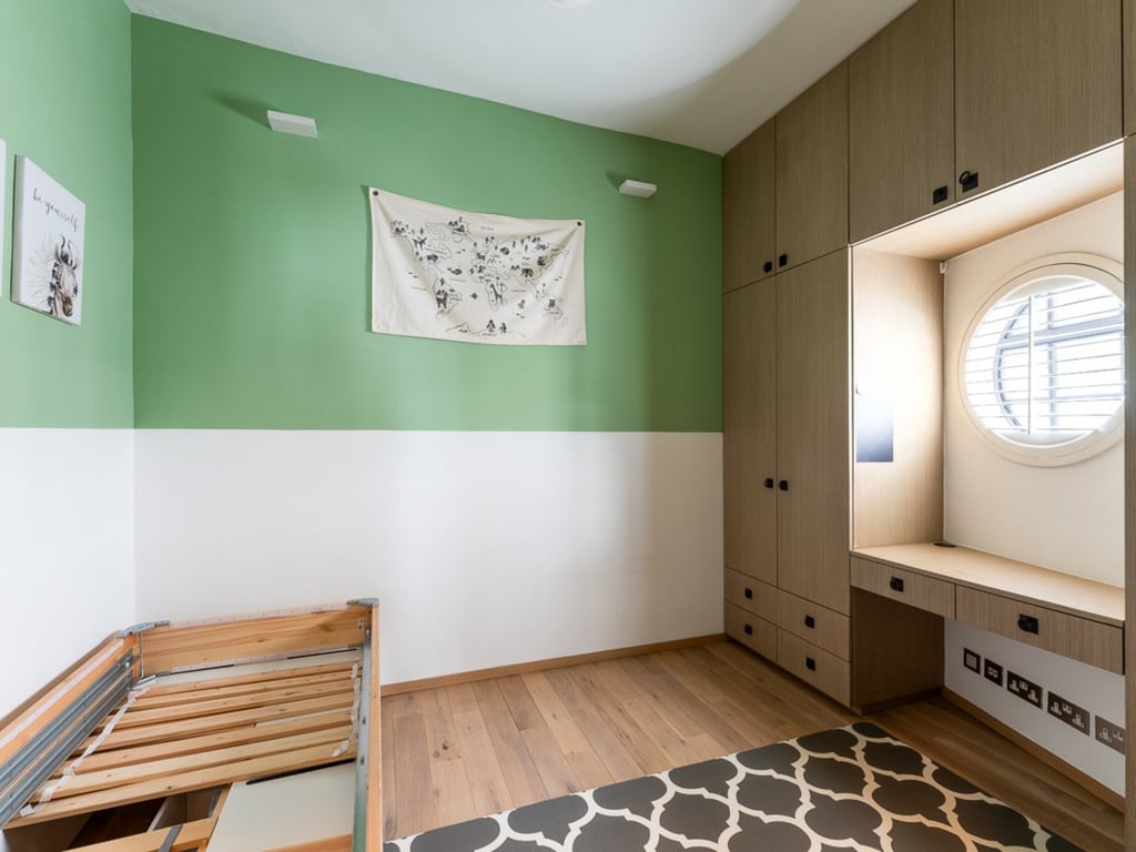 https://img.propertyraptor.com/cdn-cgi/imagedelivery/KD5bF_AFL0JDTbKLWF7z9g/ap8/ap8_001/hornet/prp/img/c39570d0750bf4216e7a44bac8c04dc7.jpg/public