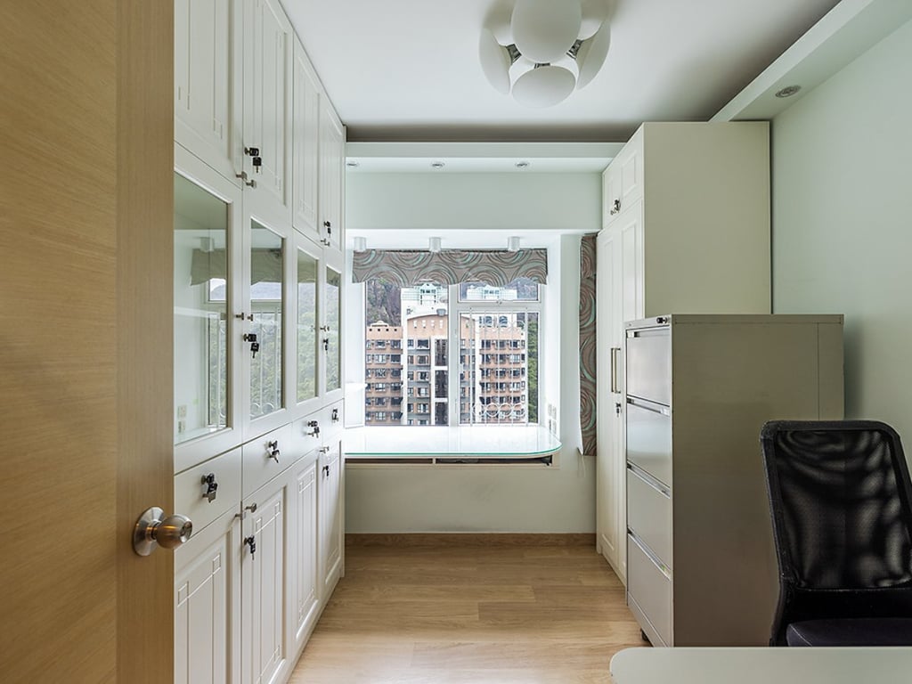 https://img.propertyraptor.com/cdn-cgi/imagedelivery/KD5bF_AFL0JDTbKLWF7z9g/ap8/ap8_001/hornet/prp/img/c39d3eb52f9cfa43a6d97e7eeaf16d8d.jpg/public