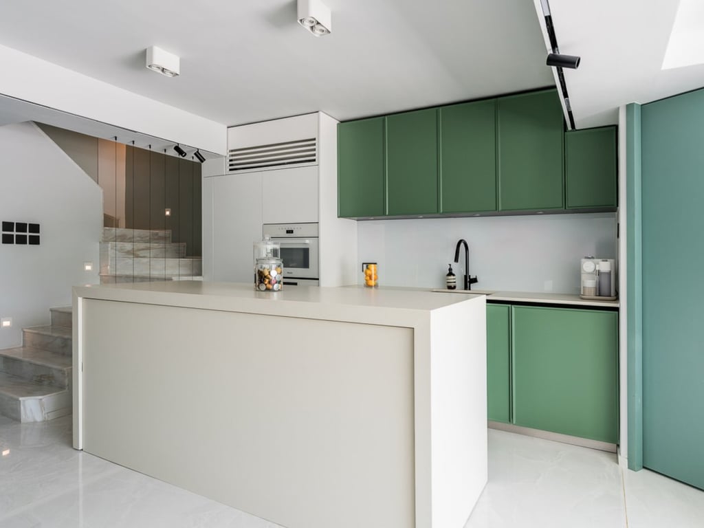 https://img.propertyraptor.com/cdn-cgi/imagedelivery/KD5bF_AFL0JDTbKLWF7z9g/ap8/ap8_001/hornet/prp/img/c3bb1245a89ebcb9b17bd428b16c48c4.jpg/public