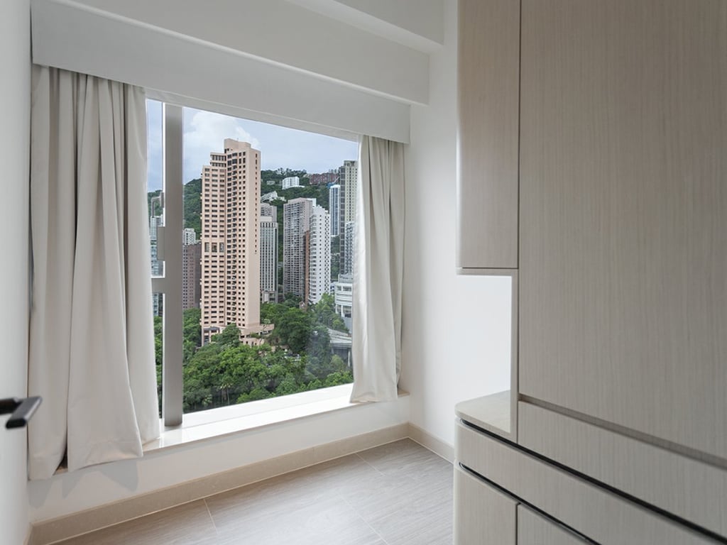 https://img.propertyraptor.com/cdn-cgi/imagedelivery/KD5bF_AFL0JDTbKLWF7z9g/ap8/ap8_001/hornet/prp/img/c3c6aba5bc399130b4c25cc107ff4074.jpg/public