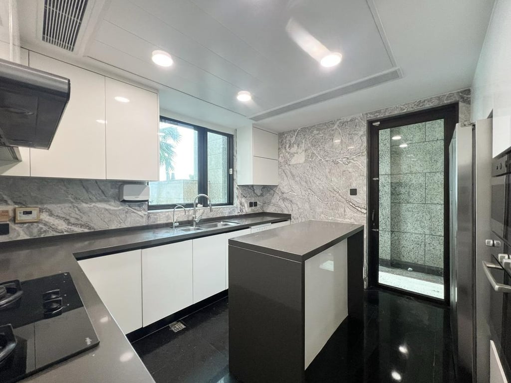 https://img.propertyraptor.com/cdn-cgi/imagedelivery/KD5bF_AFL0JDTbKLWF7z9g/ap8/ap8_001/hornet/prp/img/c3d07afb021e99cc34875176437246c5-wtm.jpg/public