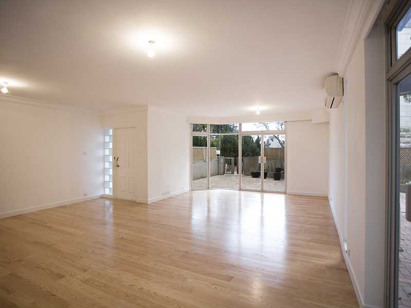 https://img.propertyraptor.com/cdn-cgi/imagedelivery/KD5bF_AFL0JDTbKLWF7z9g/ap8/ap8_001/hornet/prp/img/c3e0d7270a520647da54c30f3ca755f3.jpg/public