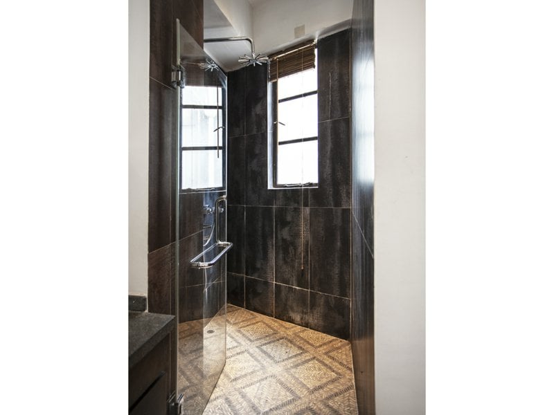https://img.propertyraptor.com/cdn-cgi/imagedelivery/KD5bF_AFL0JDTbKLWF7z9g/ap8/ap8_001/hornet/prp/img/c3ef01d542ec8f591efda36138356de3.jpg/public