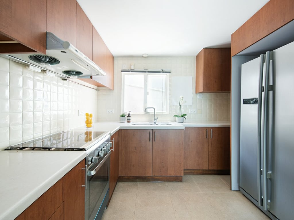 https://img.propertyraptor.com/cdn-cgi/imagedelivery/KD5bF_AFL0JDTbKLWF7z9g/ap8/ap8_001/hornet/prp/img/c40e197c867024696136252d64e30f22.jpg/public