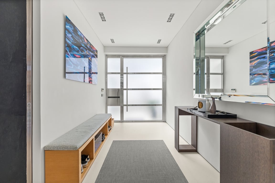 https://img.propertyraptor.com/cdn-cgi/imagedelivery/KD5bF_AFL0JDTbKLWF7z9g/ap8/ap8_001/hornet/prp/img/c435101ebb8d1402d81ea5c20bd83f47-wtm.jpg/public
