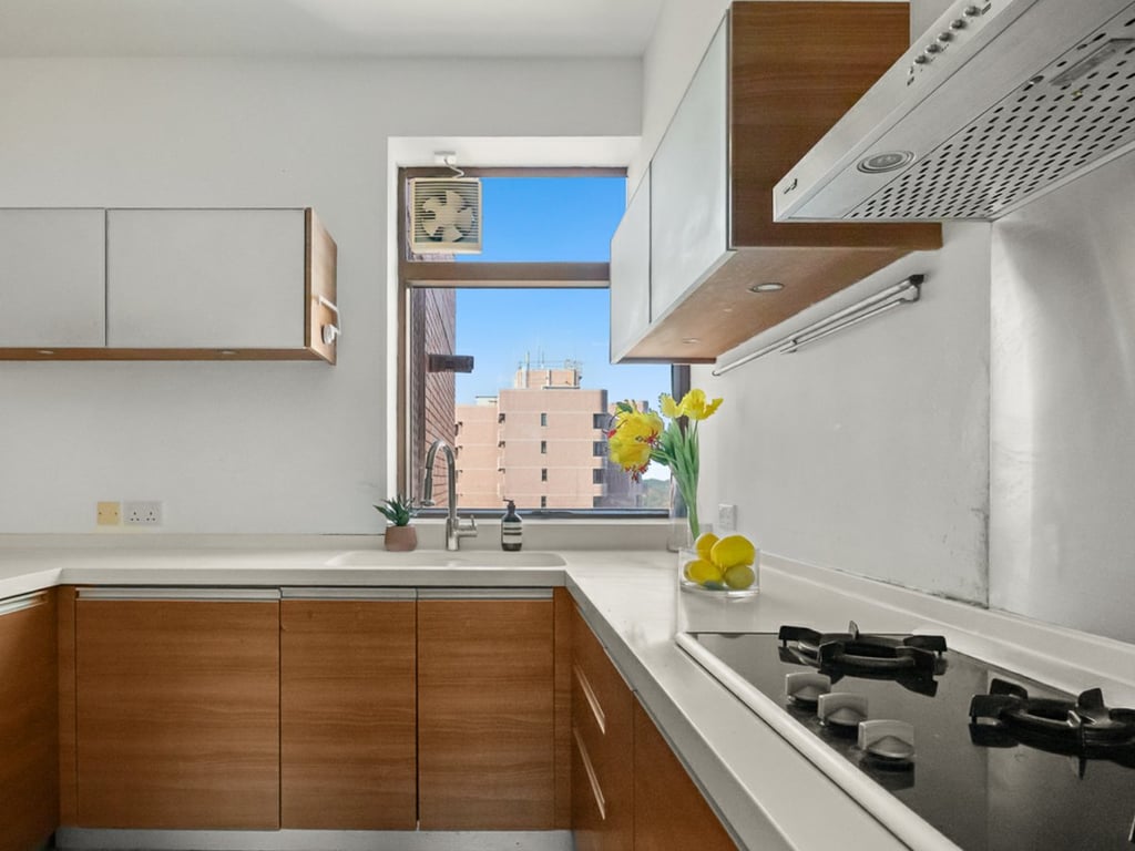 https://img.propertyraptor.com/cdn-cgi/imagedelivery/KD5bF_AFL0JDTbKLWF7z9g/ap8/ap8_001/hornet/prp/img/c445e8cc846304ecea41cdba2c6fb9dd-wtm.jpg/public