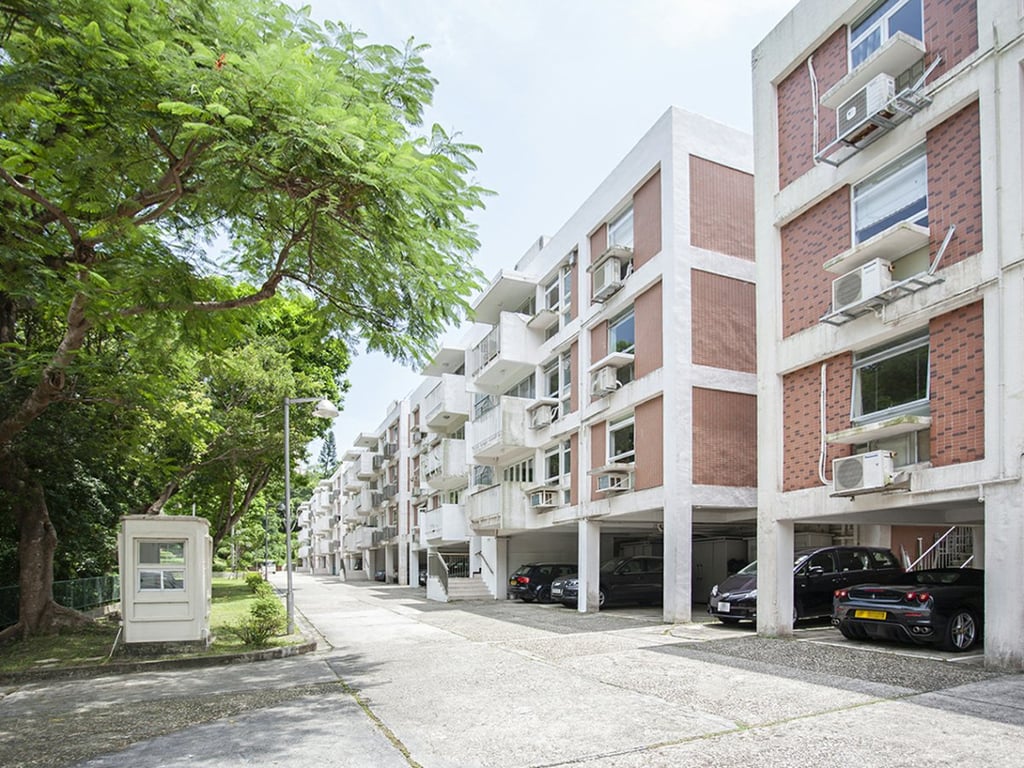 https://img.propertyraptor.com/cdn-cgi/imagedelivery/KD5bF_AFL0JDTbKLWF7z9g/ap8/ap8_001/hornet/prp/img/c44a30dd4dee484bae0b8aaa16f7d578.jpg/public