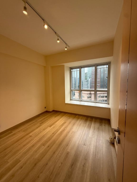 https://img.propertyraptor.com/cdn-cgi/imagedelivery/KD5bF_AFL0JDTbKLWF7z9g/ap8/ap8_001/hornet/prp/img/c46450247a336cc6060f70235409316e-wtm.jpg/public