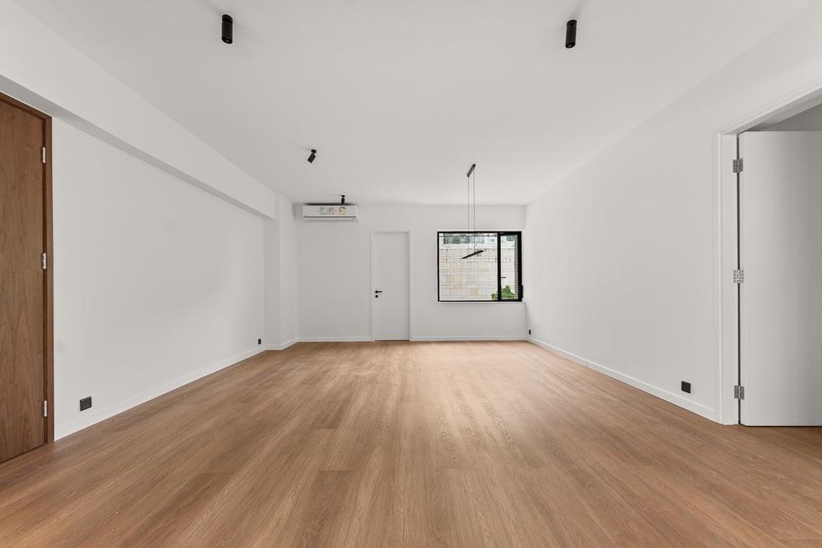 https://img.propertyraptor.com/cdn-cgi/imagedelivery/KD5bF_AFL0JDTbKLWF7z9g/ap8/ap8_001/hornet/prp/img/c475446cd722b5fffec14e09c79f5ef9-wtm.jpg/public